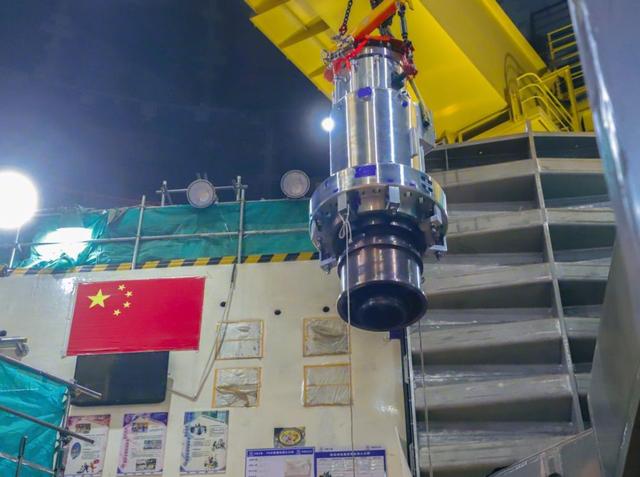 中国“核电宝”10兆瓦卡车也能拉
比舰用反应堆更安全
中国科研团队造出10兆瓦级