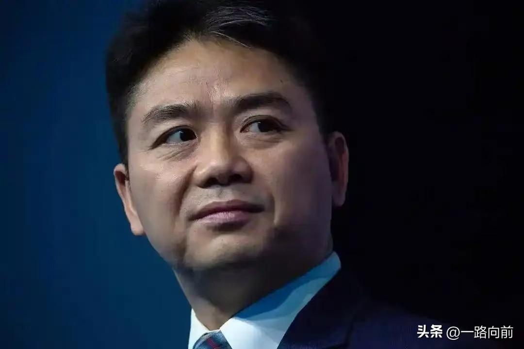 说句心里话，我真觉得刘强东可以停一停给光明村发红包了。不是我嫉妒，也不是说他做得