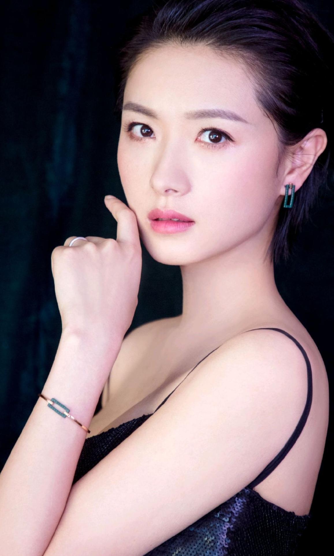 电视剧《冬城猎凶》，即将于9月10日在CCTV电视剧频道中午档播出，主演是万茜、