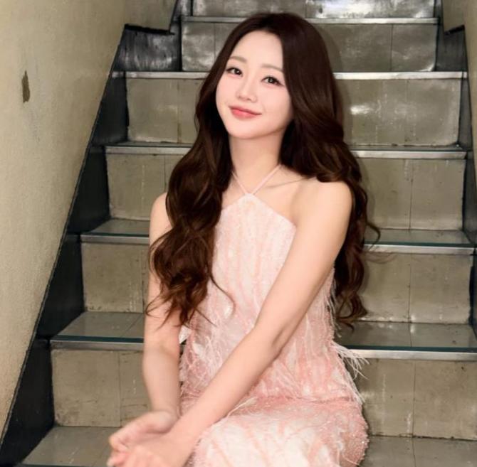 韩国女星谈及感情观念，过往曾将工资卡交给男友。

 5 月 4 日，韩国一档常规