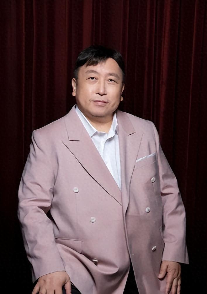 圈内水深，导演曝内幕，演员录音翻车引争议
娱乐圈最近可不太平。王晶导演爆料说以前