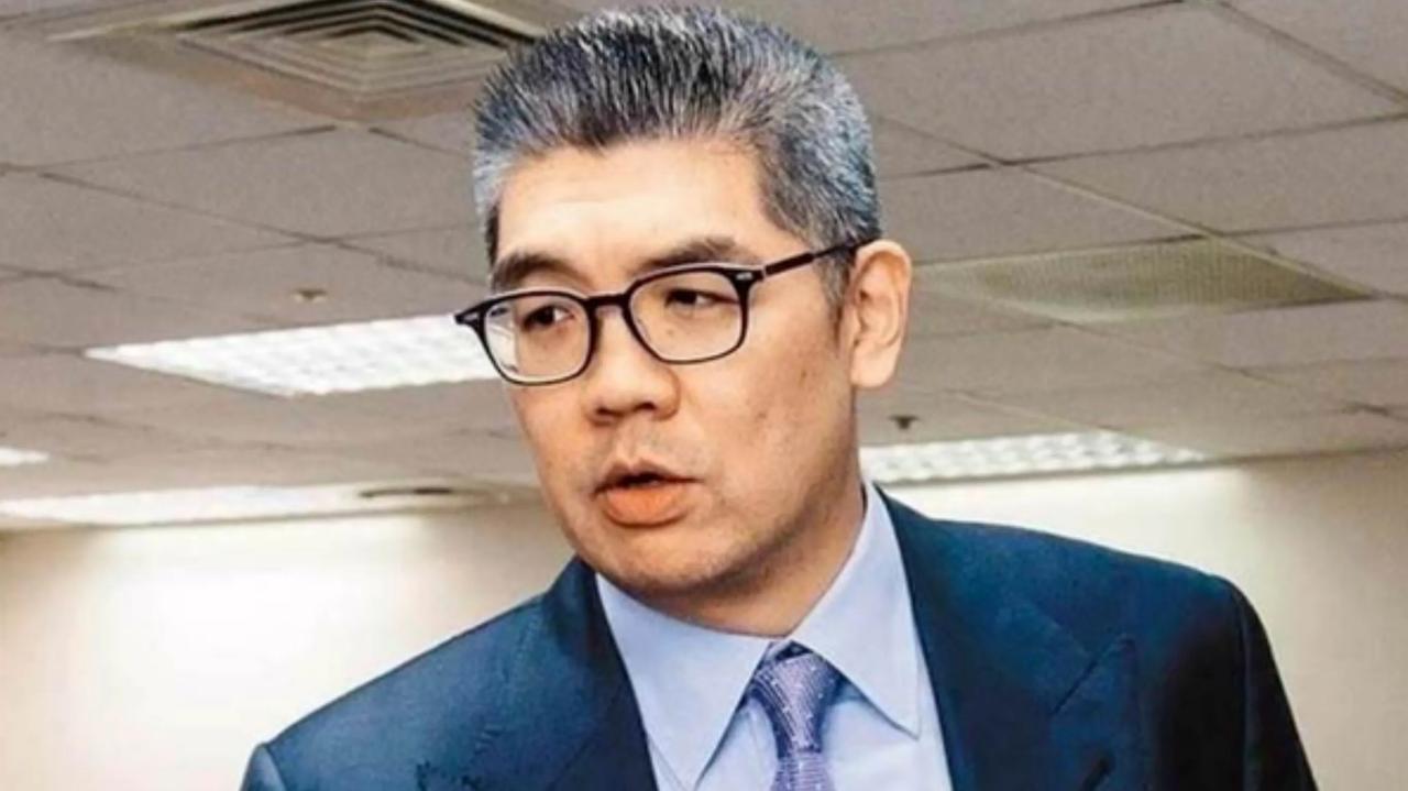 连战、蒋孝严都有后人在从政，他们就很少出现在公众场合，很明确地表达观点了。这是现