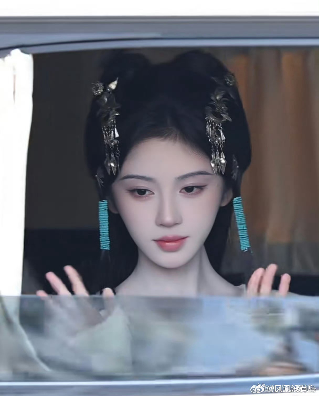 好喜欢鞠婧祎这个造型顶着两个喵脆角就朝我卖萌 