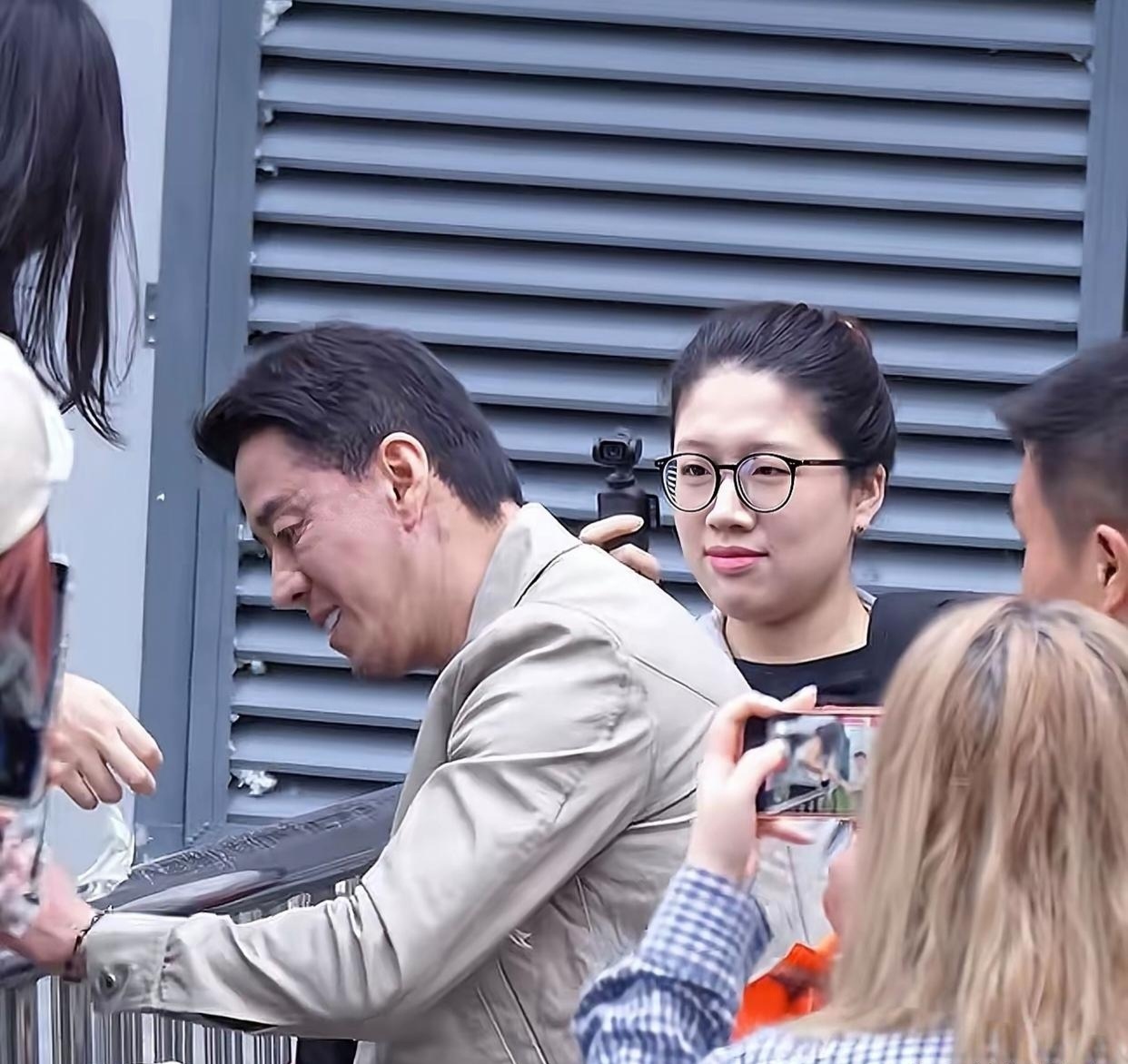 这是谁呀？差点没认出来 