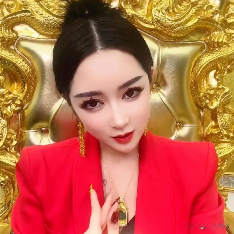 老葛摊上事儿了
   老葛请“金妖依诺千金”在午夜吃饭，吃饭就吃饭吧，怎么一夜未