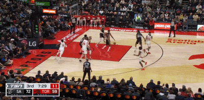 NBA赛场镜头：文班啊文班，难以逾越的移动高山！
  截至目前，文班已经送出了9