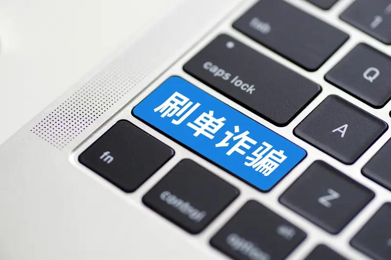 现在骗子确实太多了，各种骗术让人防不胜防。有人觉得被骗的是智商低的人，其实不然。