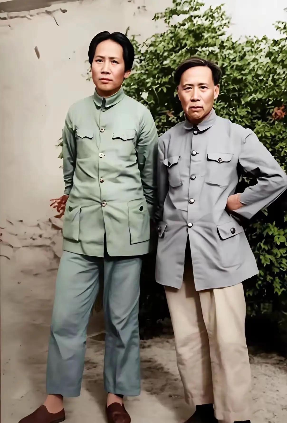 这是徐特立和毛主席的真实合影，都看看吧，徐老是“延安五老”之一的革命家，他的两个