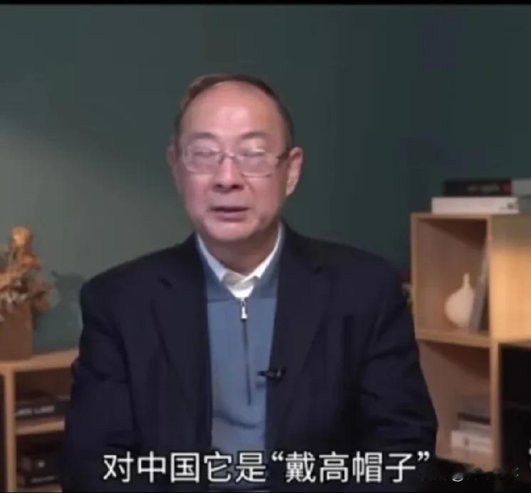 金灿荣:警惕特朗普“捧杀”中国
   特朗普第二任期上任以来，目前关税战冲击波主