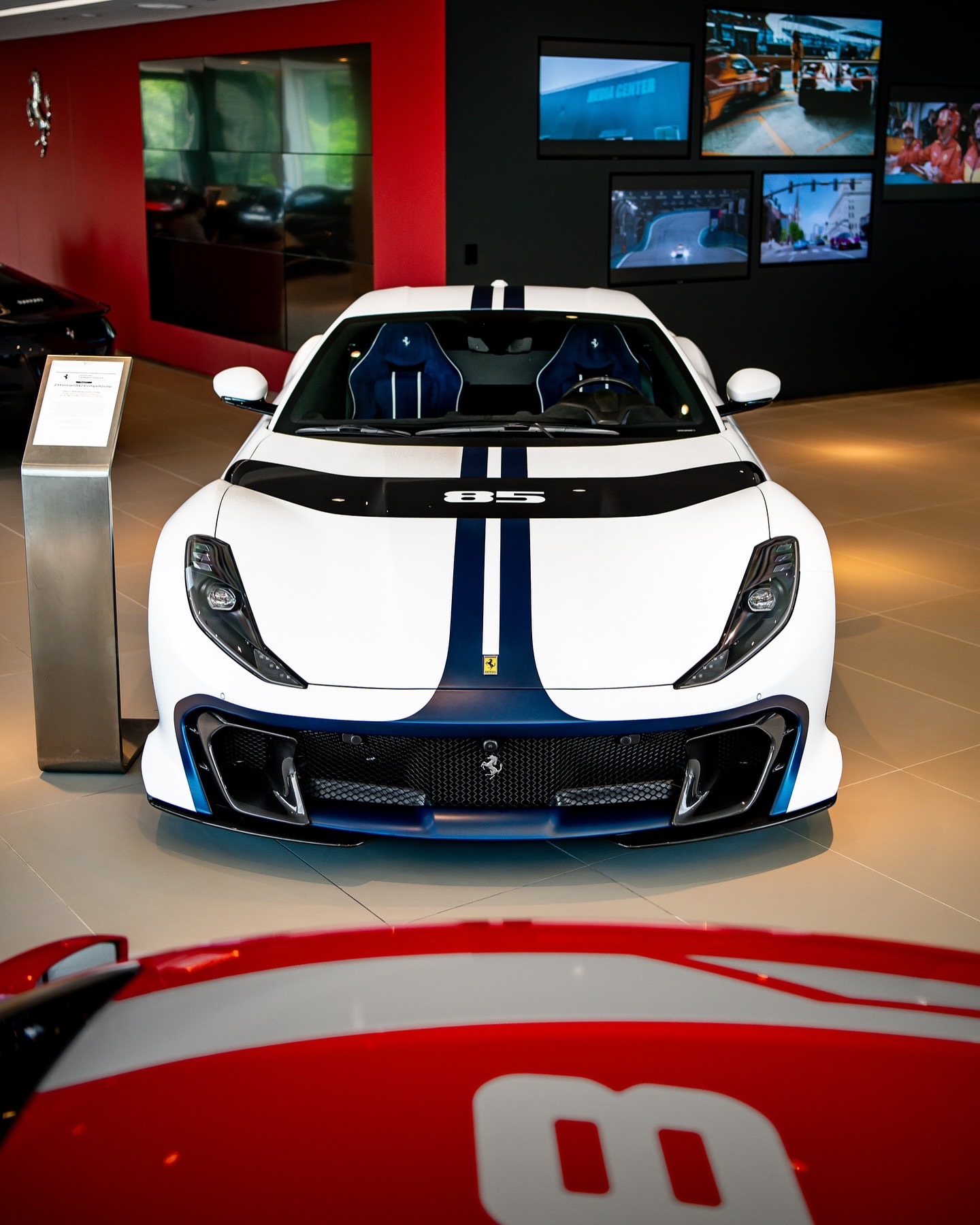 运动时尚且品味高雅••••••法拉利 812competizione .法拉利8