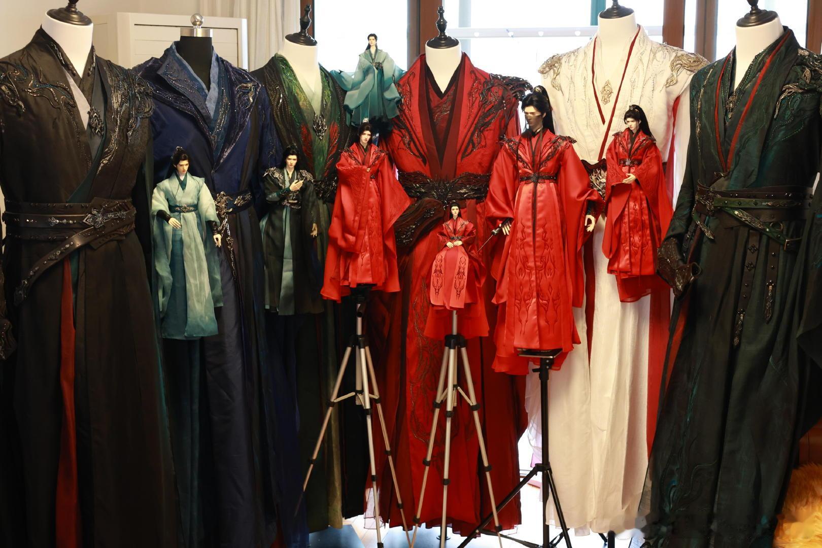 龚俊粉丝一口气买了六套《暗河传》苏暮雨戏服，这对于富婆来说小意思了。