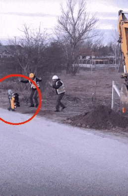 小小年纪就有一个工地梦，祝你美梦成真！