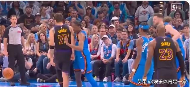 屋漏偏逢连夜雨！东契奇左腿筋拉伤退赛，湖人季后赛前景再蒙阴影

北京时间4月3日