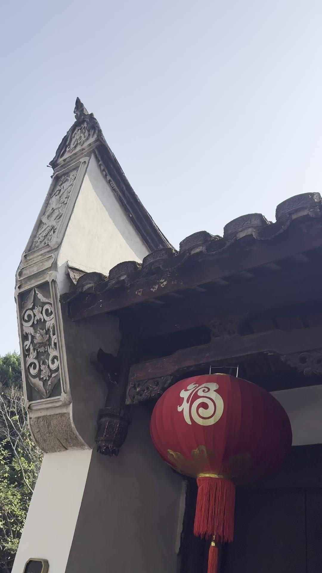 来到三坊七巷，疯狂比个心🫰！青石板路，白墙黛瓦，三坊七巷的每一处都像一幅流动的