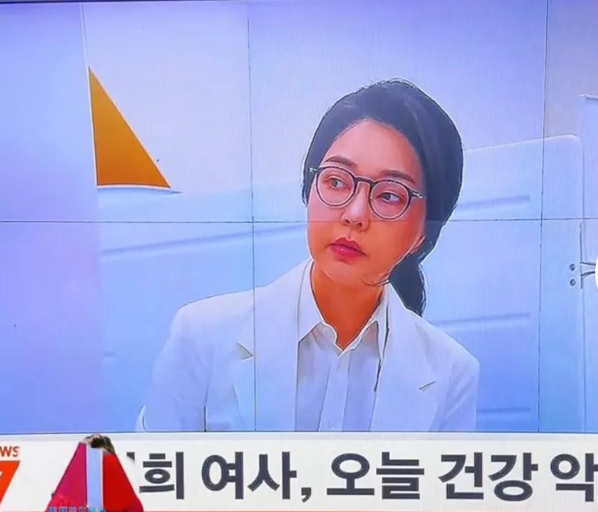 韩国前第一夫人金建希最新消息，根据韩国媒体报道，金建希在今日因为疾病入院治疗。