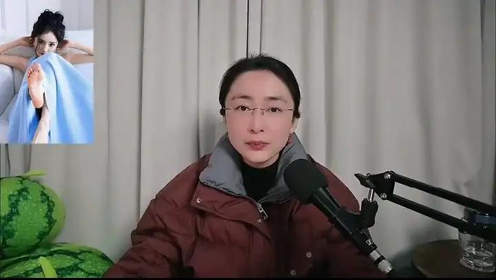 现在看直播，感觉选择困难症越来越严重。拿着手机，东点点，西戳戳，没有一个可以不忍