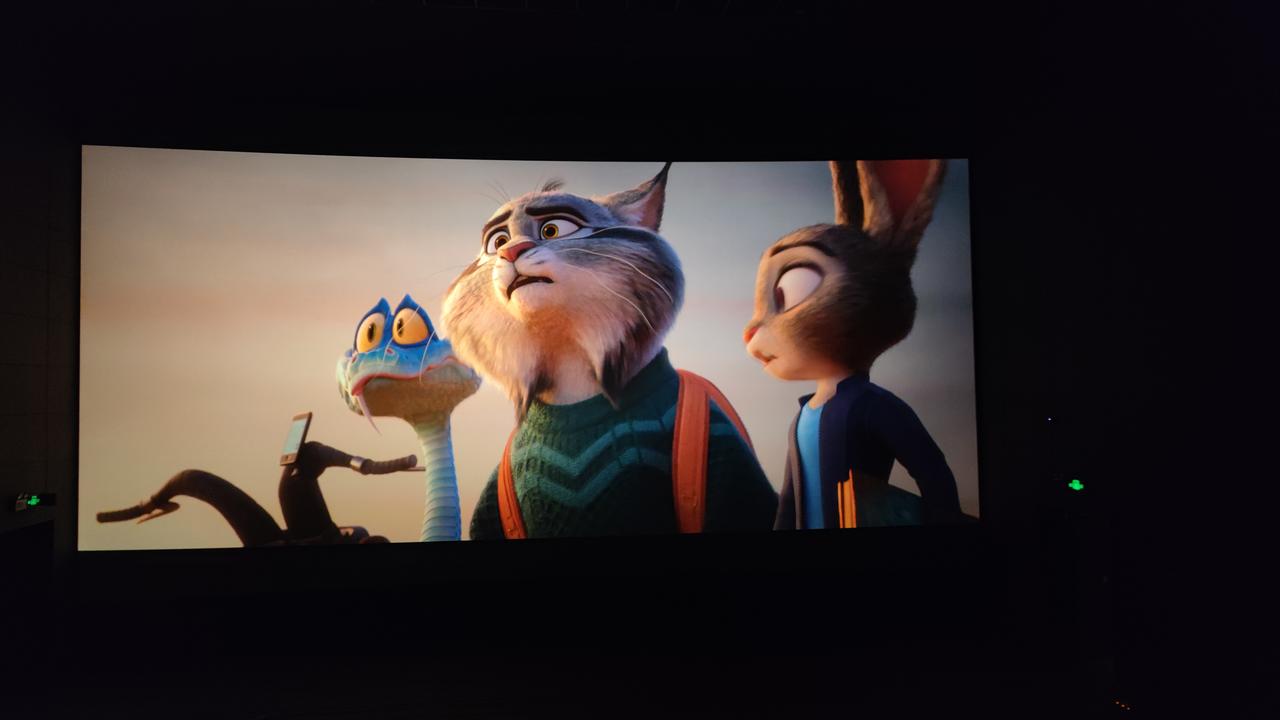 闲来无事，去刷了一遍疯狂动物城2，总体感觉还是不错的，基本上继承了第1部的叙事逻