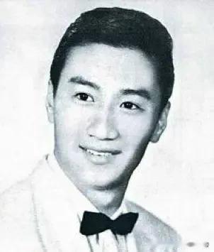 据悉，香港资深艺人谢贤于今日（7月20日）与世长辞，享年89岁。他是谢霆锋的父亲