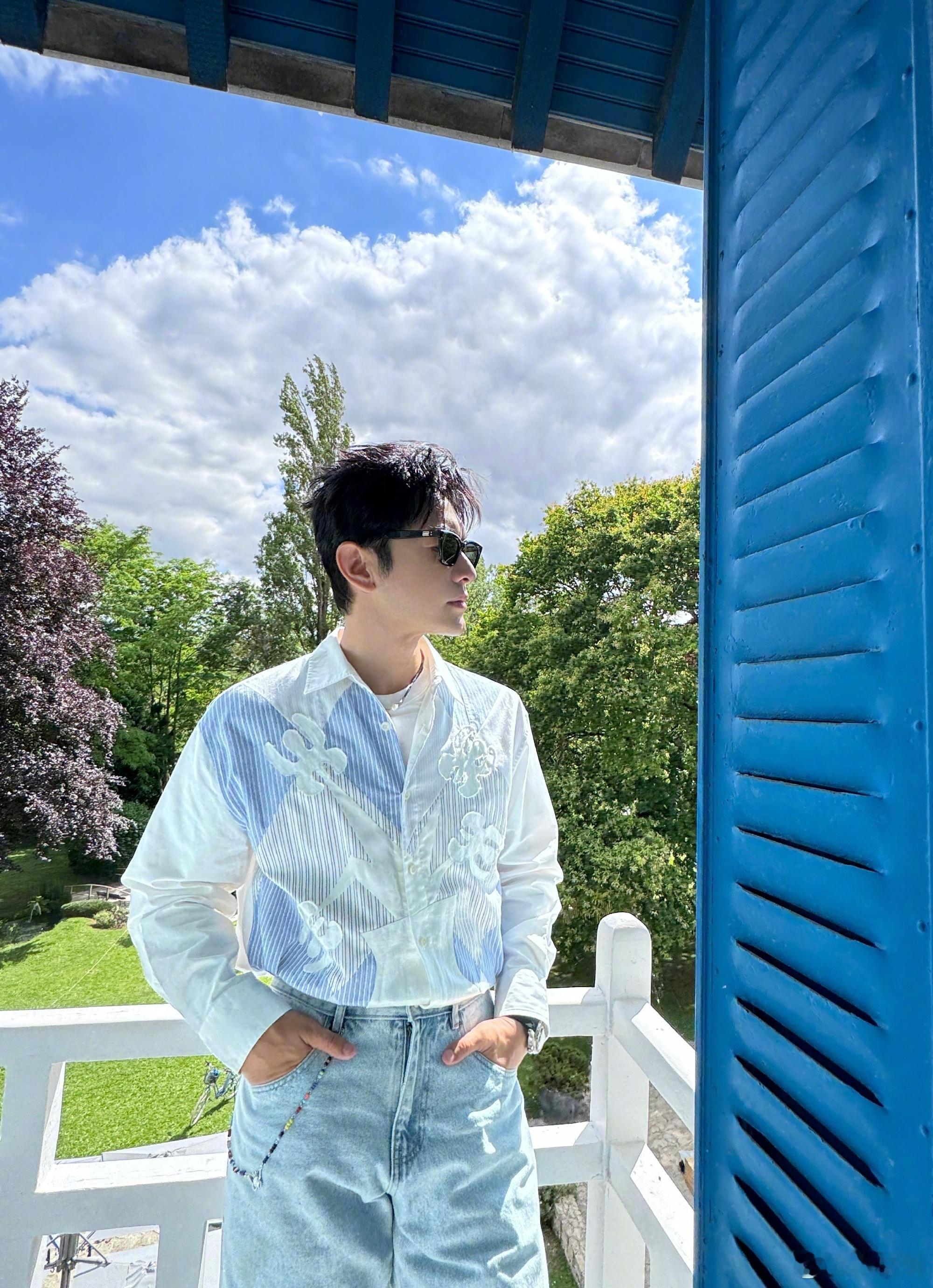 #黄晓明 你是战哥我是站哥# 晓明哥也是梗王了[doge] ​​​