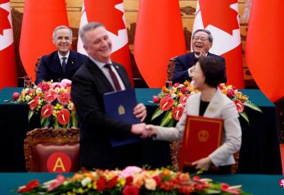 现在终于看明白为什么时隔八年加拿大总理访华了，原来是要联华制美呀。
 
近期加拿