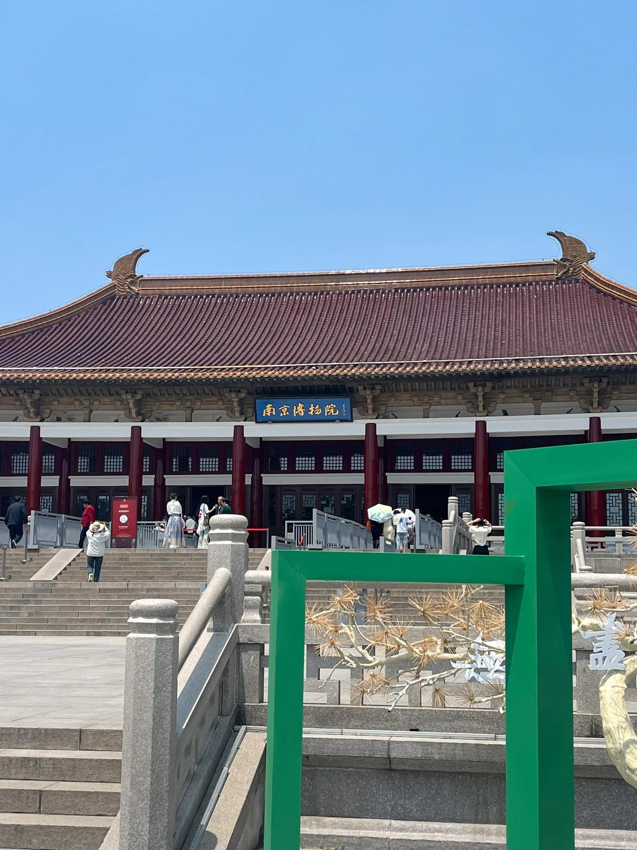 南京博物院文物失踪事件，这事没那么简单
 
最近南京博物院的文物失踪事件闹得沸沸