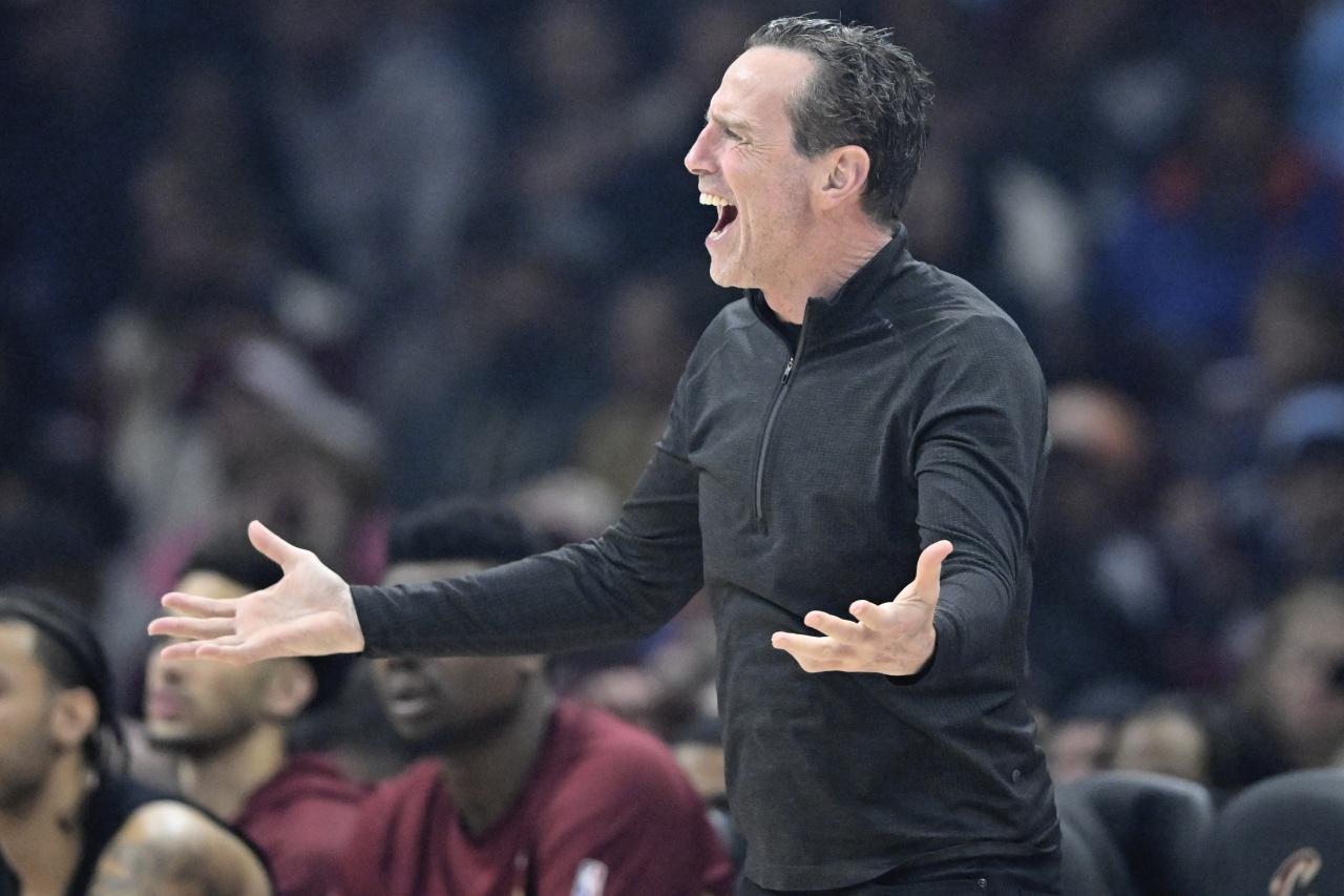 哈登背靠背出战42分30秒！米切尔则只打了33分12秒！
在阿特金森眼里，哈登就