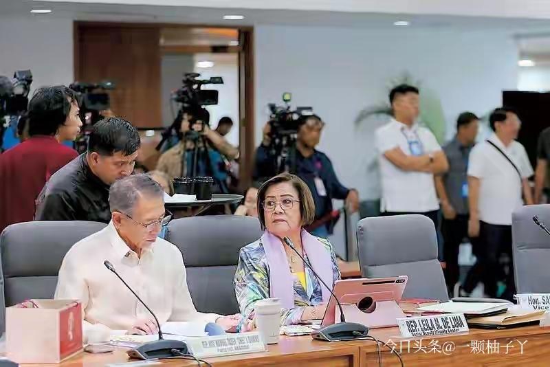 菲律宾副总统莎拉·杜特尔特面对国会的弹劾听证，直接选择了“不奉陪”。她公开发声，