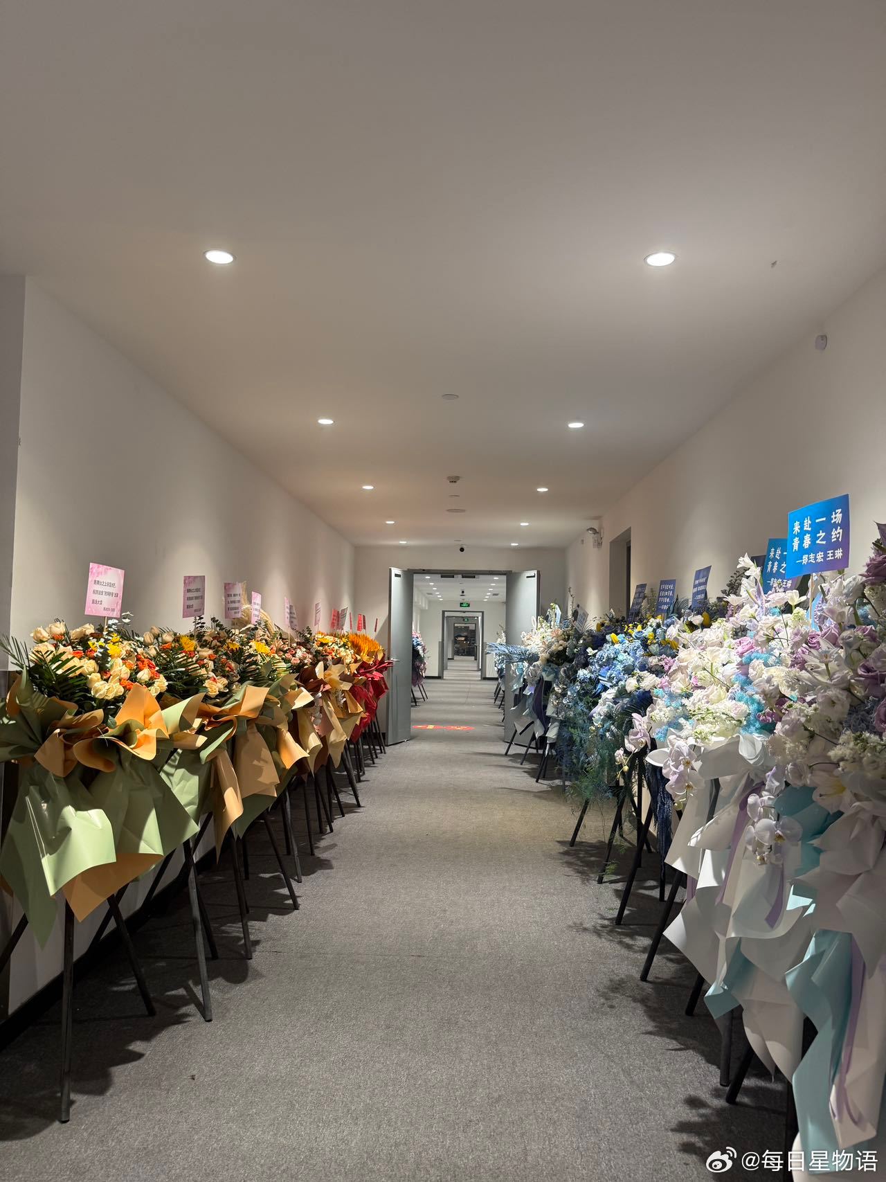 还是徐良有人脉 谁看了不说一句徐良深圳演唱会排面太炸了！汪苏泷、周深等一众好友送