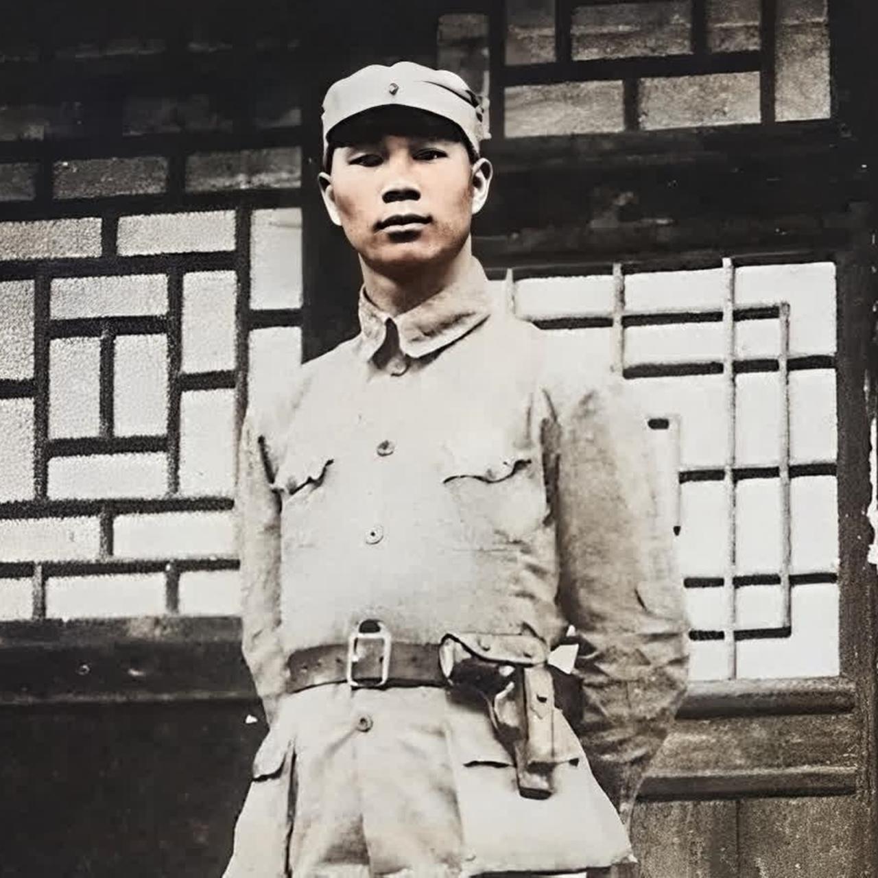 1943年，在狼牙山养病的杨成武，被鬼子包围在山顶没了退路，在这危急时刻，一位老