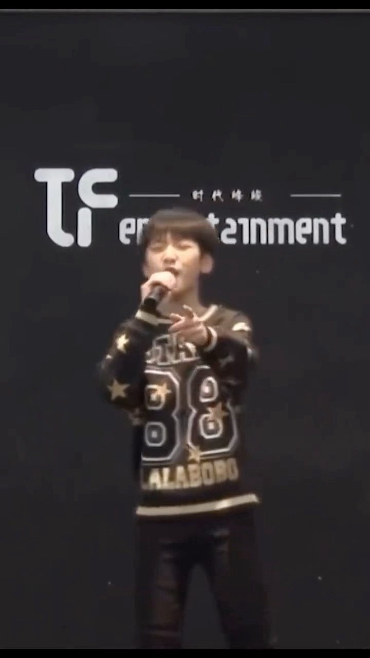 严浩翔 12岁、15岁、21岁唱的《恋爱ing》   成长就这样被记录📝 