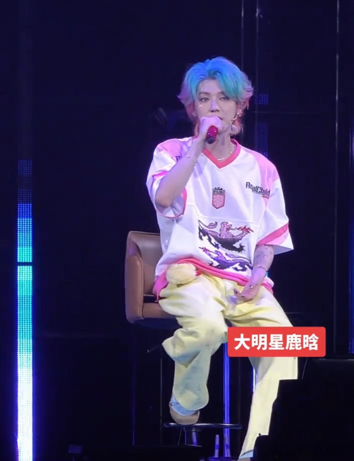 17岁的校草鹿晗感觉看了17岁的视频和现在没有什么差别，而且海淀外国语也是一个不