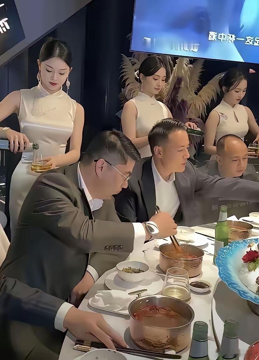 到了一定社会地位你就会发现美女是这个世界最不稀缺的资源。 