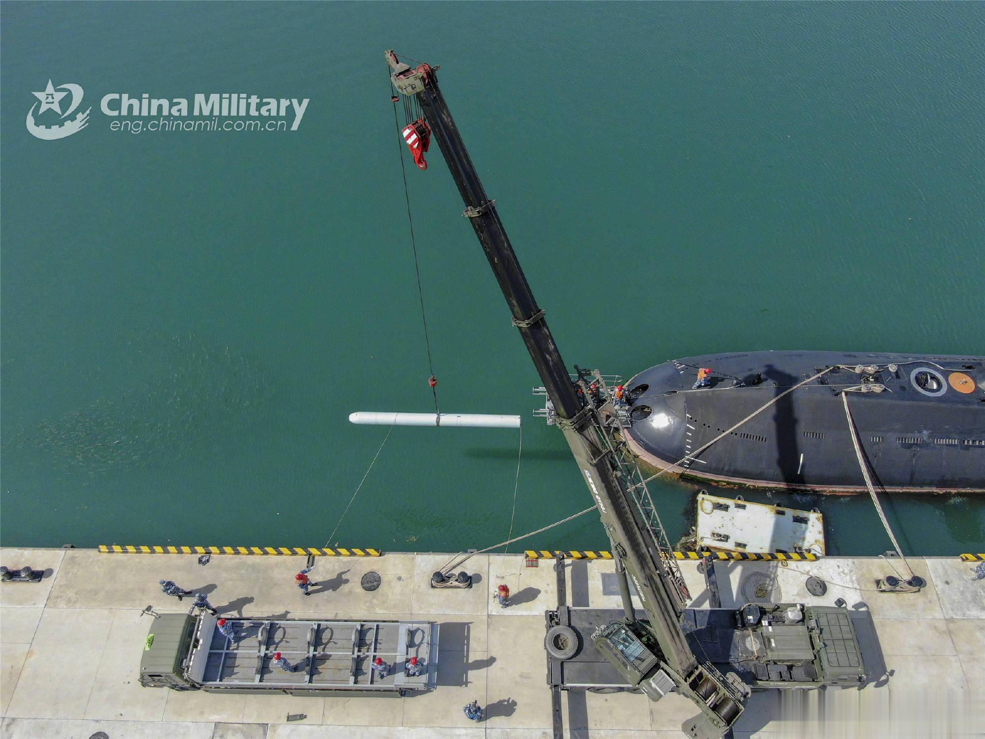 强烈建议给093B装上垂直发射系统吧！鹰击18反舰导弹竟然要通过鱼雷管发射，我们