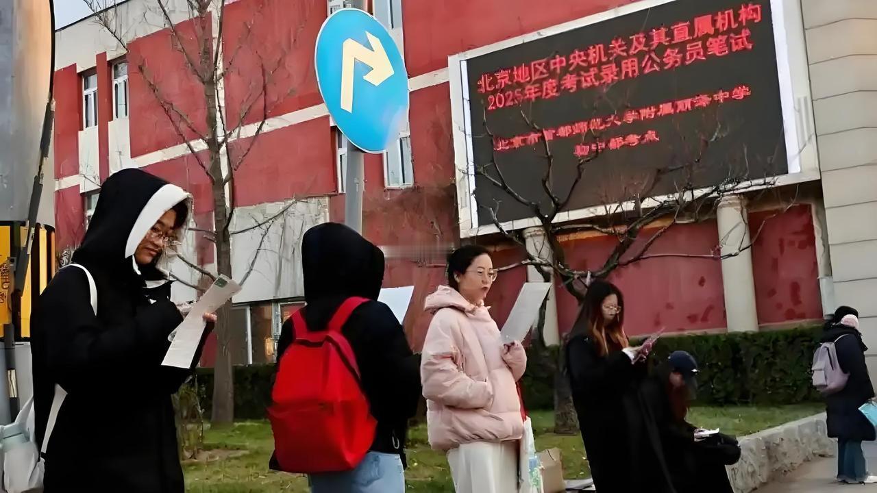 公务员招录放宽年龄，人生下半场也有入场券！
最近国考出了新消息，招录年龄悄悄“松