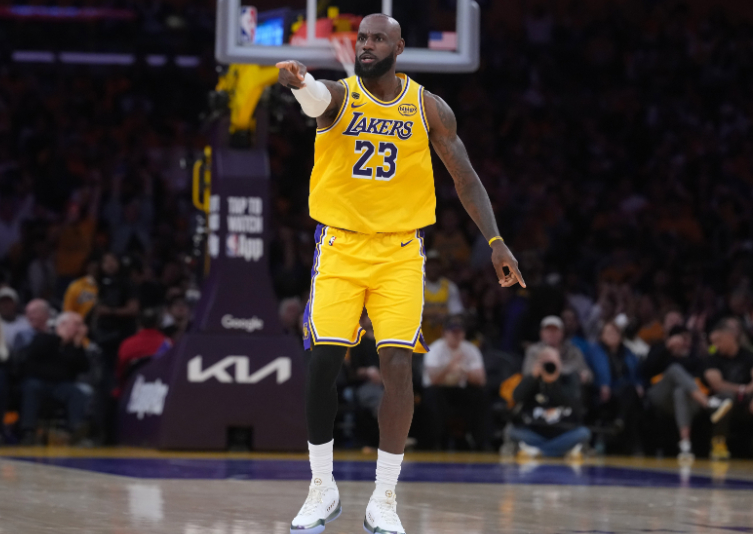Shams今日在节目《NBA Today》再次更新了詹姆斯近期的动态。Shams