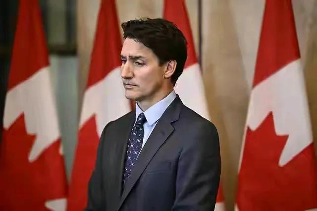 该来的总会来，轮到加拿大紧张了！面对美国下任政府25%的额外关税，加拿大各省省长