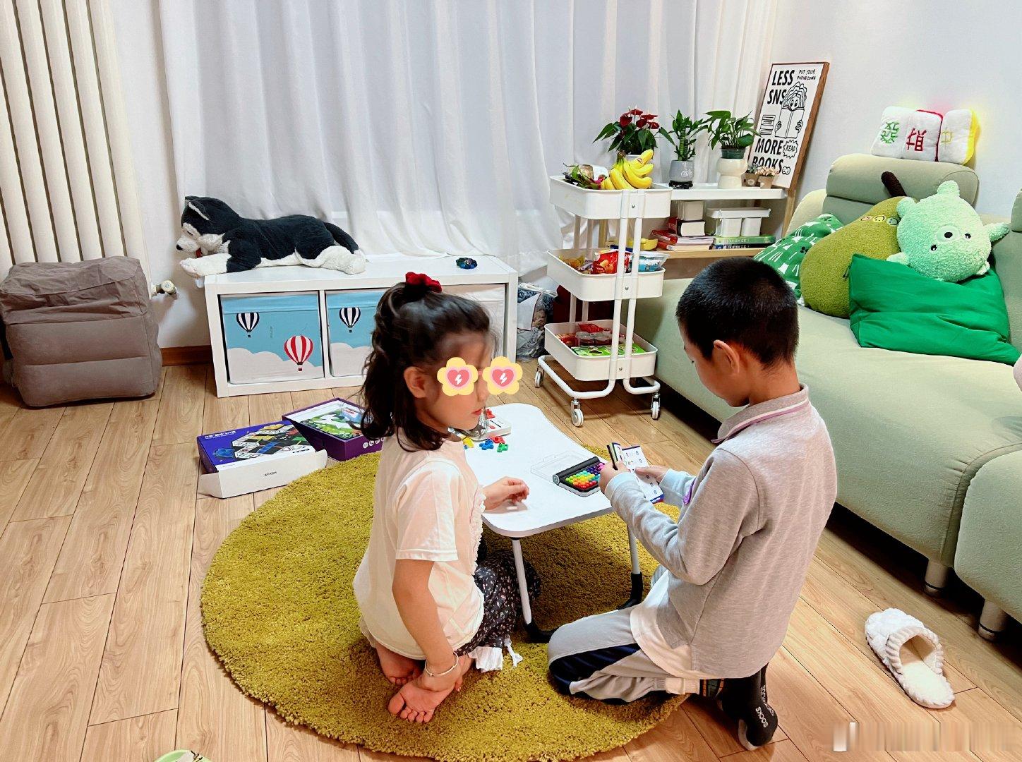 晚上和妹妹玩得很开心🥳明天一起去科技馆，鸟巢水立方今天他们早早睡下啦！明天是个