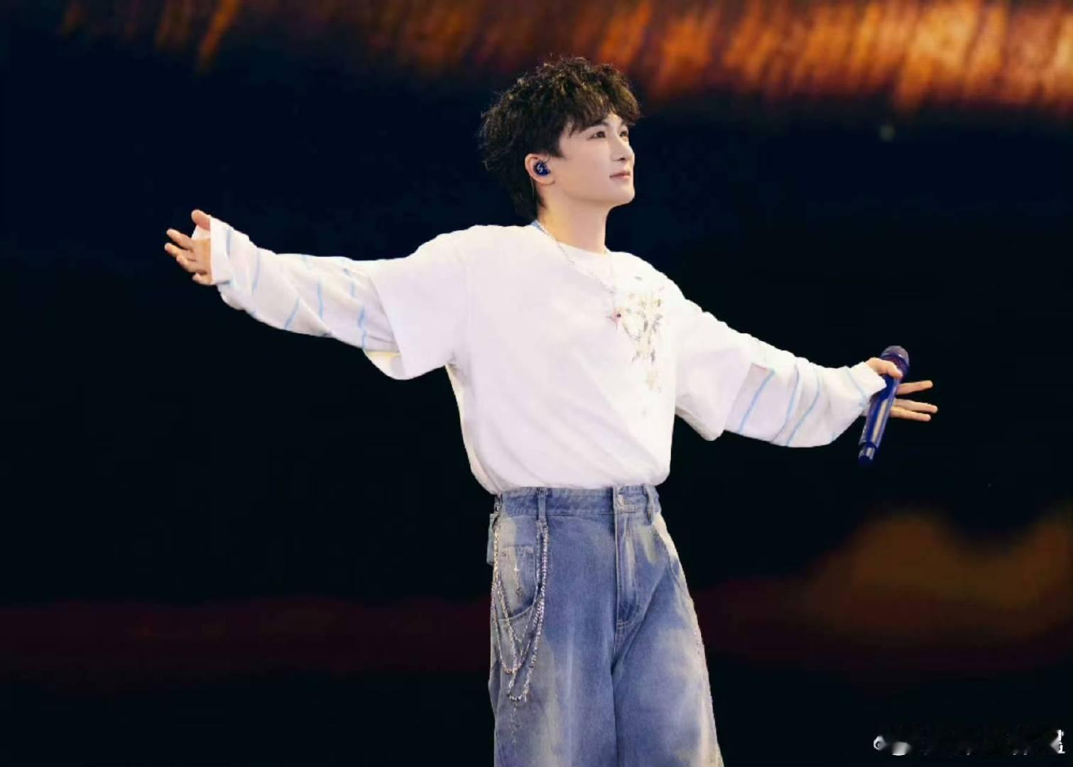 周深周深裸考上歌手歌手2026抛开一切光环直面竞技，周深歌手裸考登场，纯粹唱功，