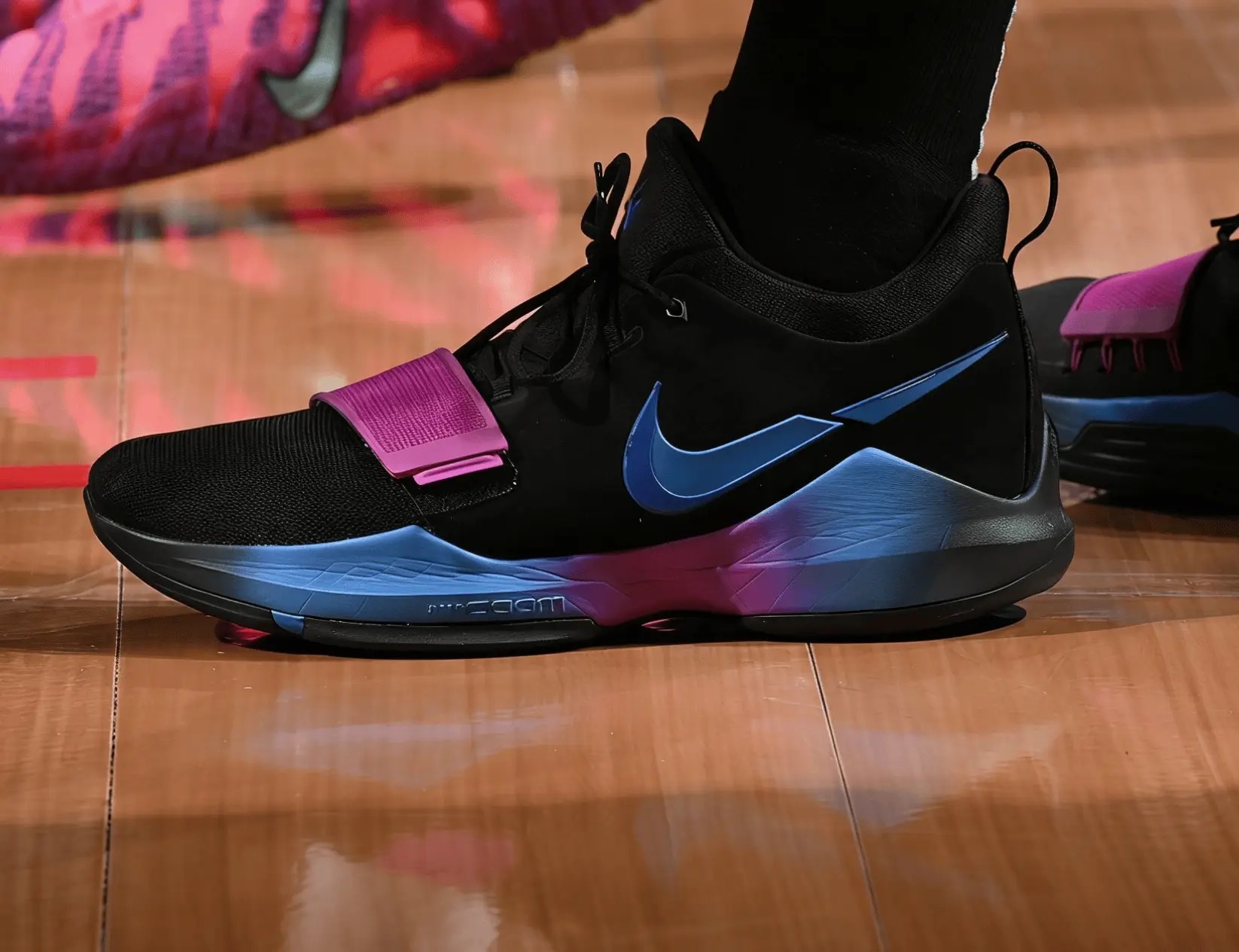 球鞋图集！分享保罗·乔治今日对阵尼克斯队比赛上脚的一双Nike PG1“Flip