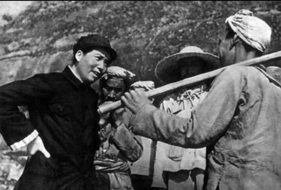 毛主席眼光格局太高！让干部下地劳动从不是走过场，本质直击反腐防变核心
 
很多人