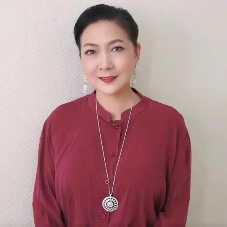 演员沈丹萍说：“前两年，我大女儿丹丹有了孩子，自己带孩子很辛苦，她说妈妈，你来帮