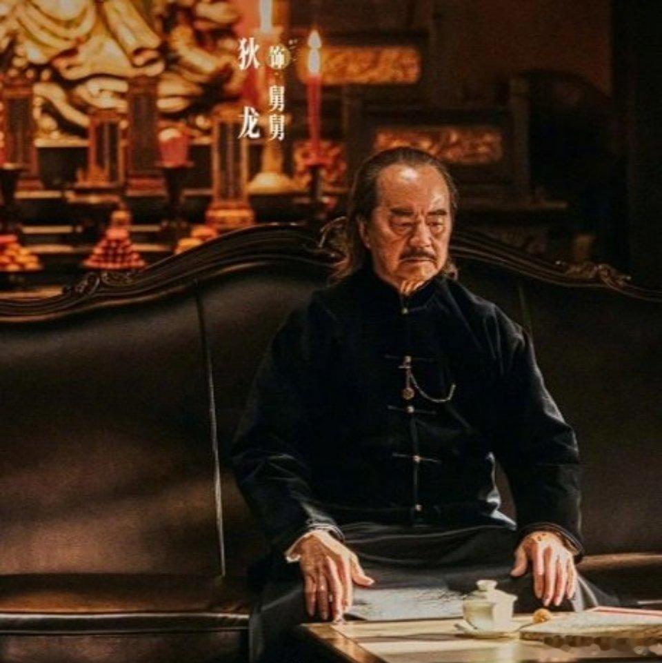 我有一种强烈的预感。狄龙之所以会出演王宝强的电影。不是王宝强给他的出演片酬非常高
