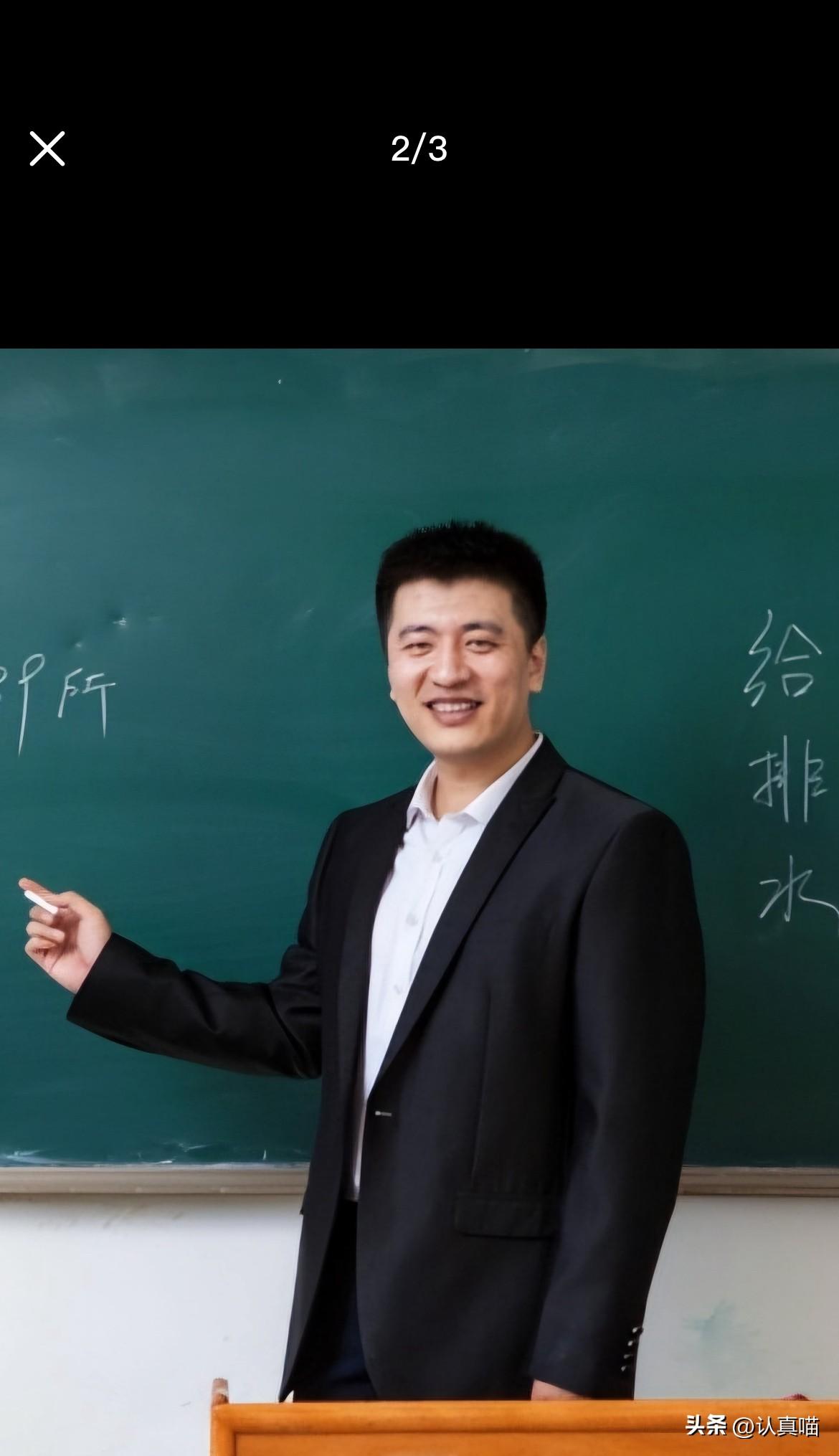 张雪峰一走，
最让人心疼的从来不是流量与话题，
而是跟着他打拼的这群员工。

他