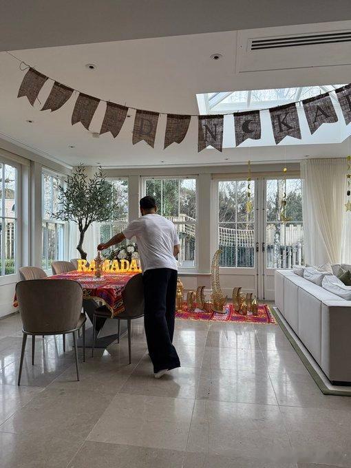 萨拉赫 科纳特 埃基蒂克 如何度过一天斋月的？（晚上找的资料，不对望请更正）白天