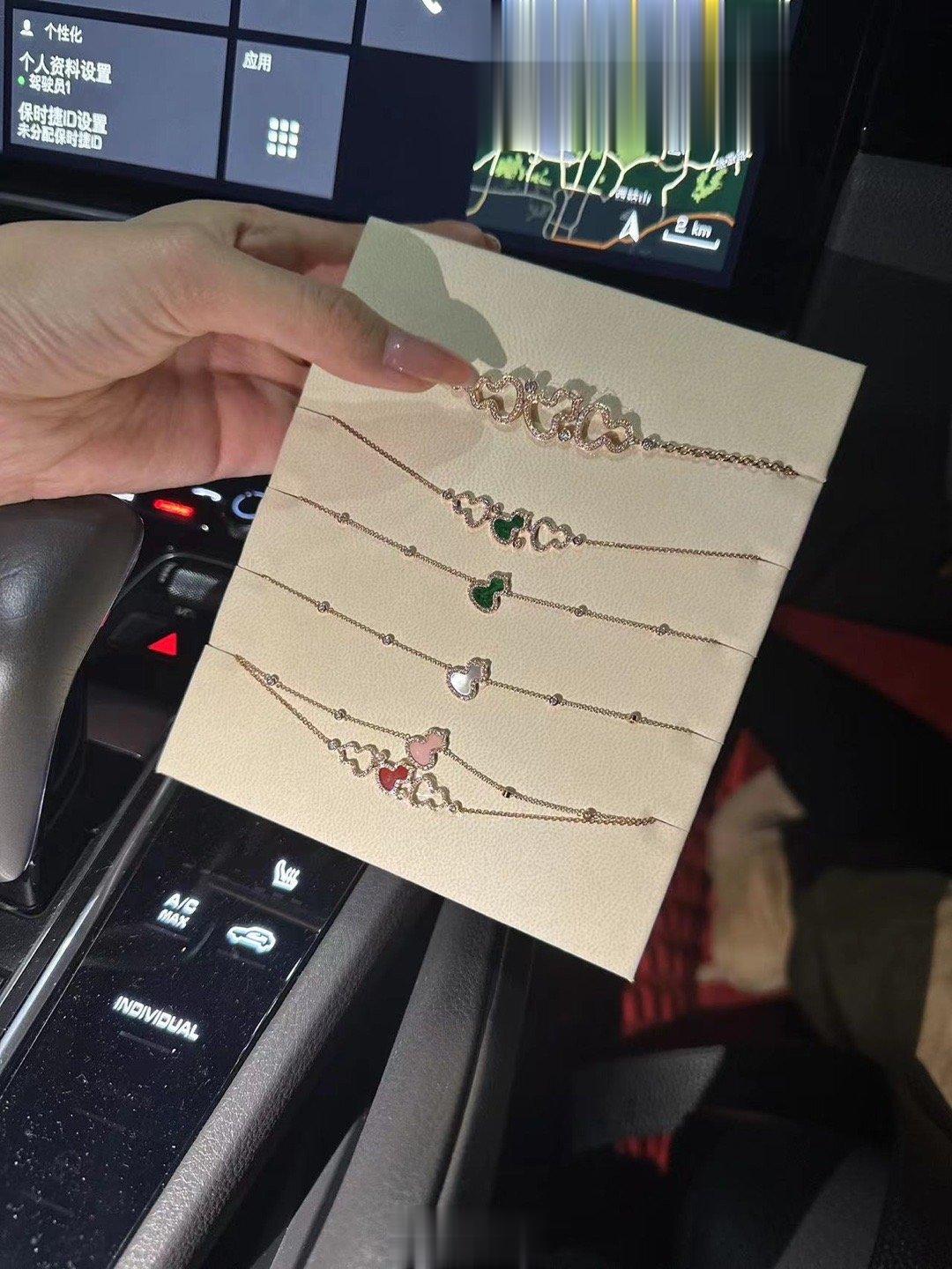 麒麟的sa有多拼我说商场要下班了开车走了 然后立马拿出来站在路边给我看哈哈哈这么