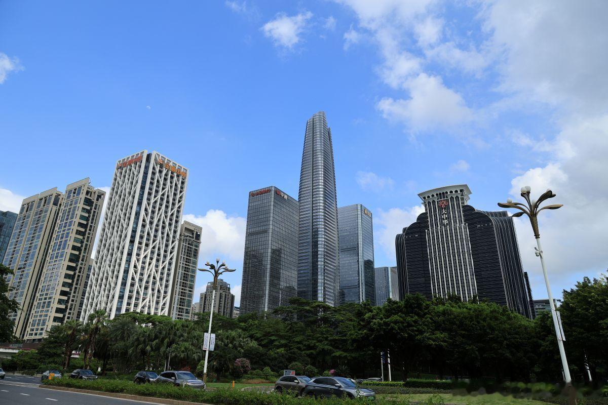 老板们纠结一个问题：想把股权分给核心团队，但又怕分乱了、分散了，甚至以后公司做大