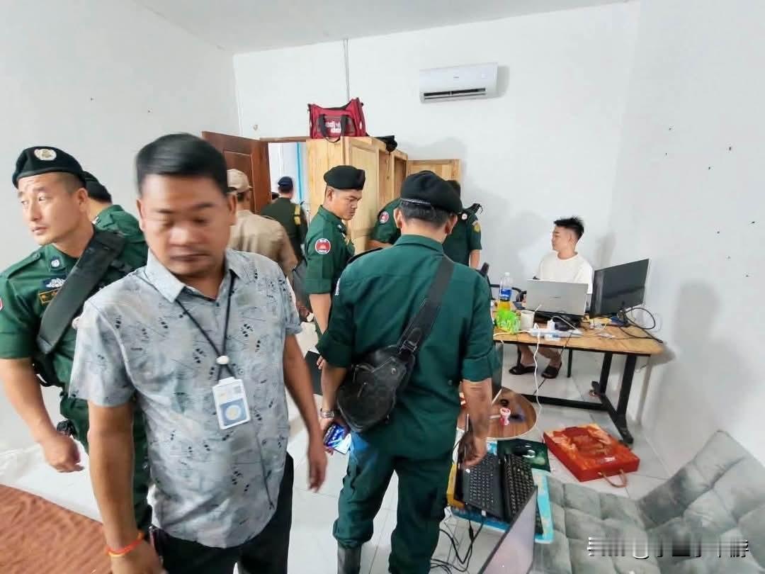 巴域突查拉斯维加斯赌场等地，抓获1名电诈嫌疑人

8月3日，柬埔寨巴域市行政指挥