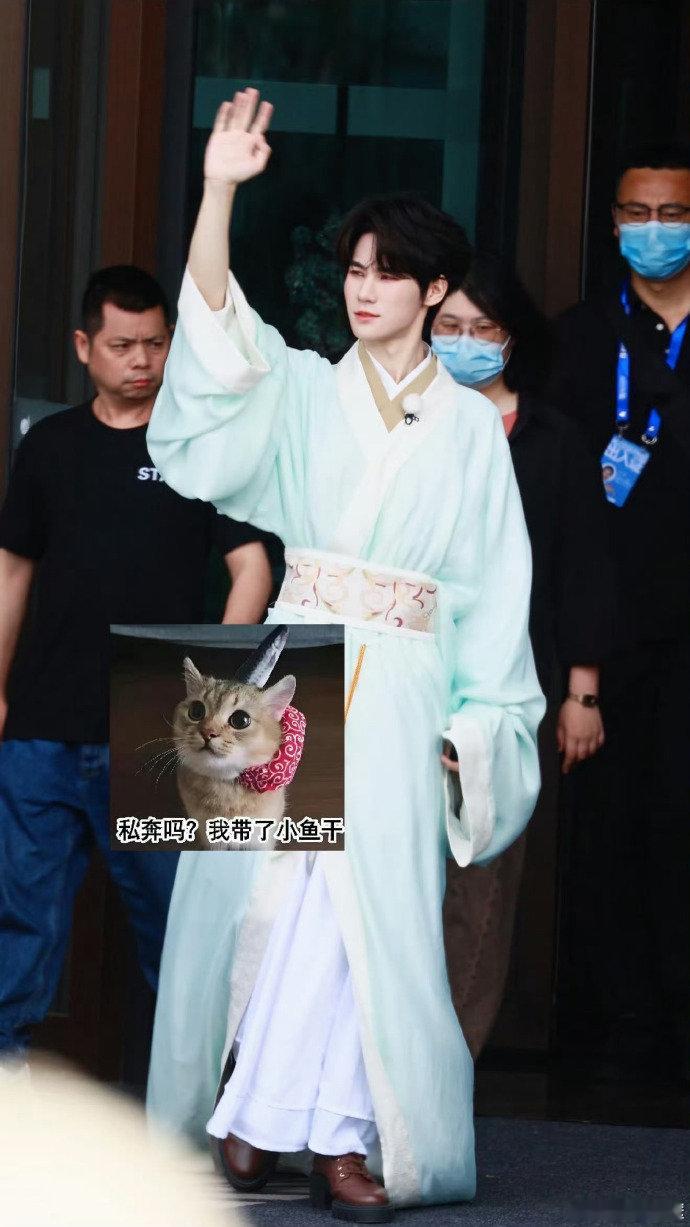 张真源浅绿色古装造型张真源奔跑吧浅绿色古装造型 张真源奔跑吧浅绿色古装造型 