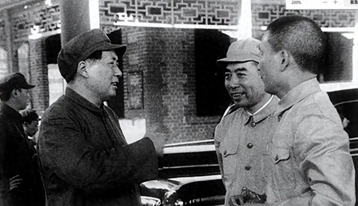 张治中建国后生活困难，曾向傅作义借钱，周恩来总理得知后自责：是我疏忽了吗？
19