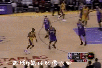 早期科比之所以被称为乔丹接班人，最主要的就是打球充满了灵动性！这个球科比一个简单